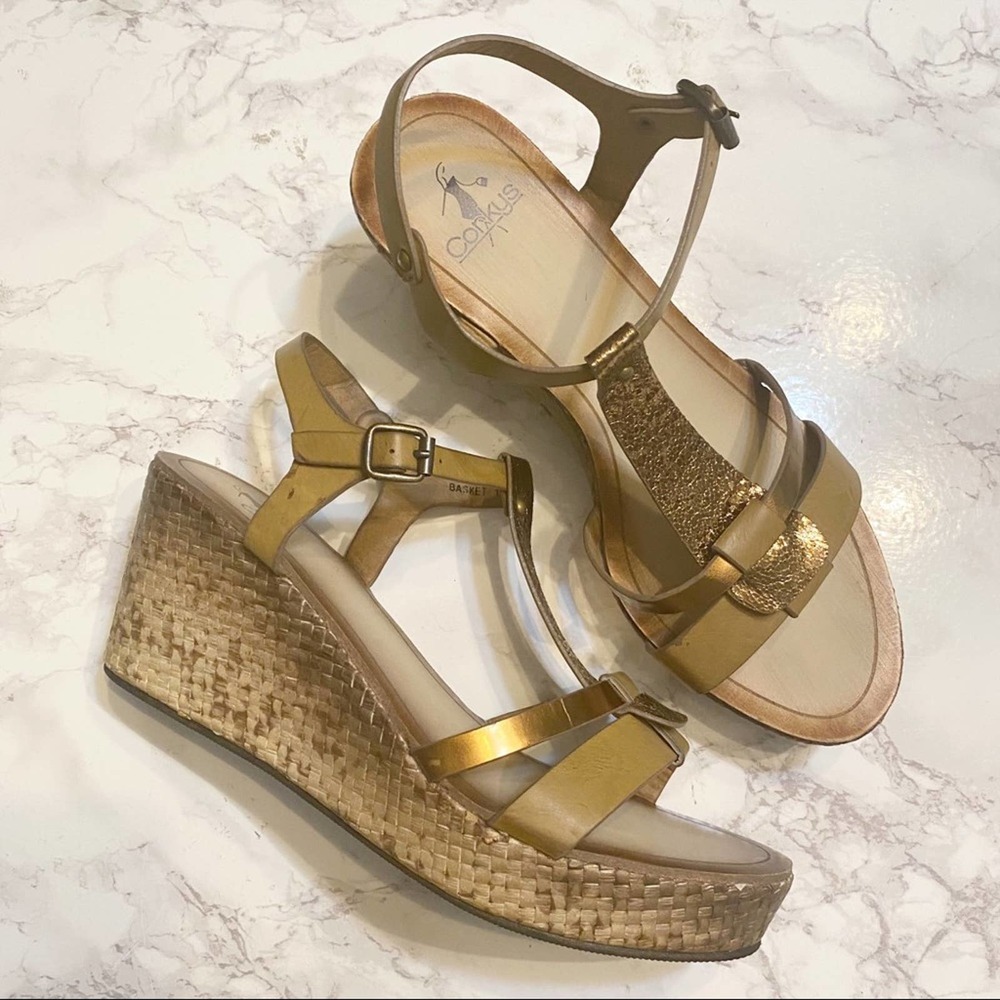 NWOB Corkys Gold Metallic Glitter Basket Weave Wedge Sandal Heel Women’s Size 11